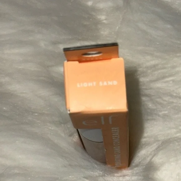 ELF HYDRATING CAMO CONCEALER Light Sand - Picture 2 of 2